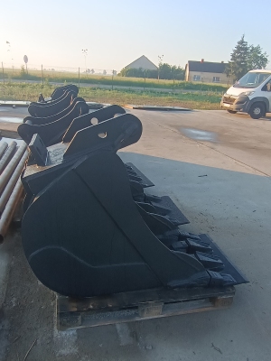 Łyżka podsiębierna z nakładką 
 Cena 9500 netto
