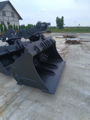 Łyżka skarpowa hydrauliczna 2200 mm poj.1.5m3
 Cena 18500 netto