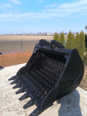 Łyżka ażurowa 1500 mm.
 Cena 14500 netto