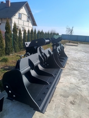 Łyżka skarpowa hydrauluczna 2m p.6m3 z wymiennym lemieszem.
 Cena 13500 netto