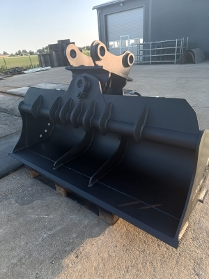 Łyżka skarpowa hydrauliczna 2m 0.8m3
 Cena 13000 netto